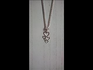 [ #004SSW ] $60.00USD 4mm Curb Chain with Floating Hearts pendant. 18 inch and 20 inch available.